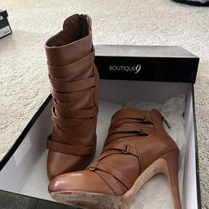 Boutique 9 ankle bootie